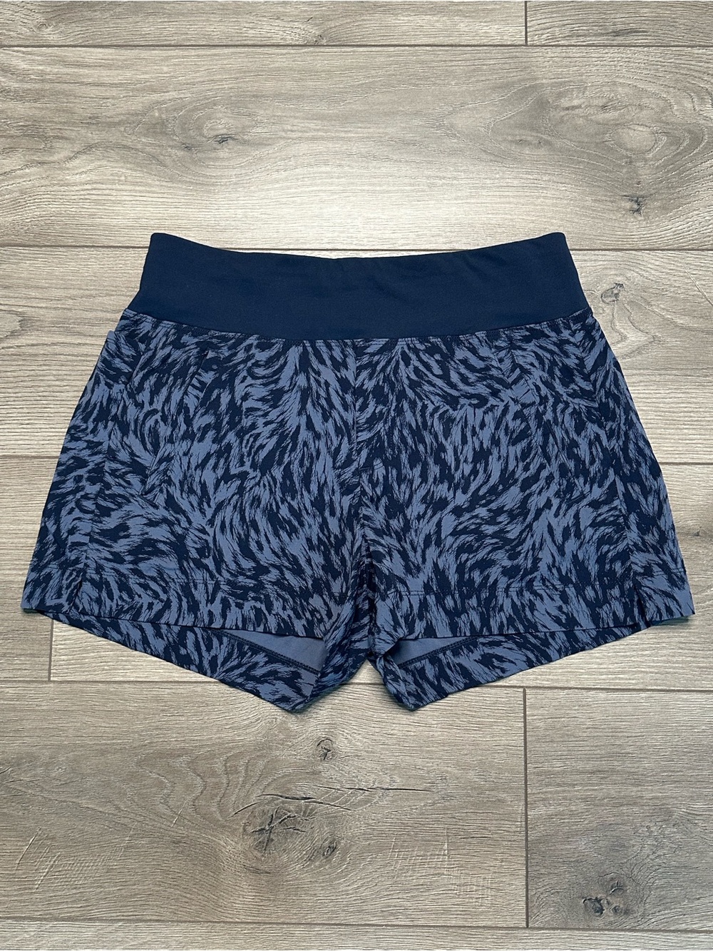 Athleta Trekkie North High Rise Stretch Hiking Casual Shorts Blue Size 8